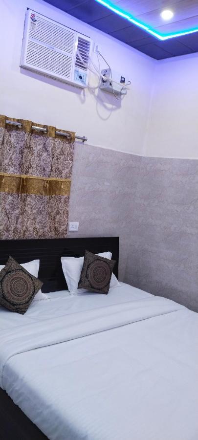 Saroja Paying Guest House Váránaszi Kültér fotó