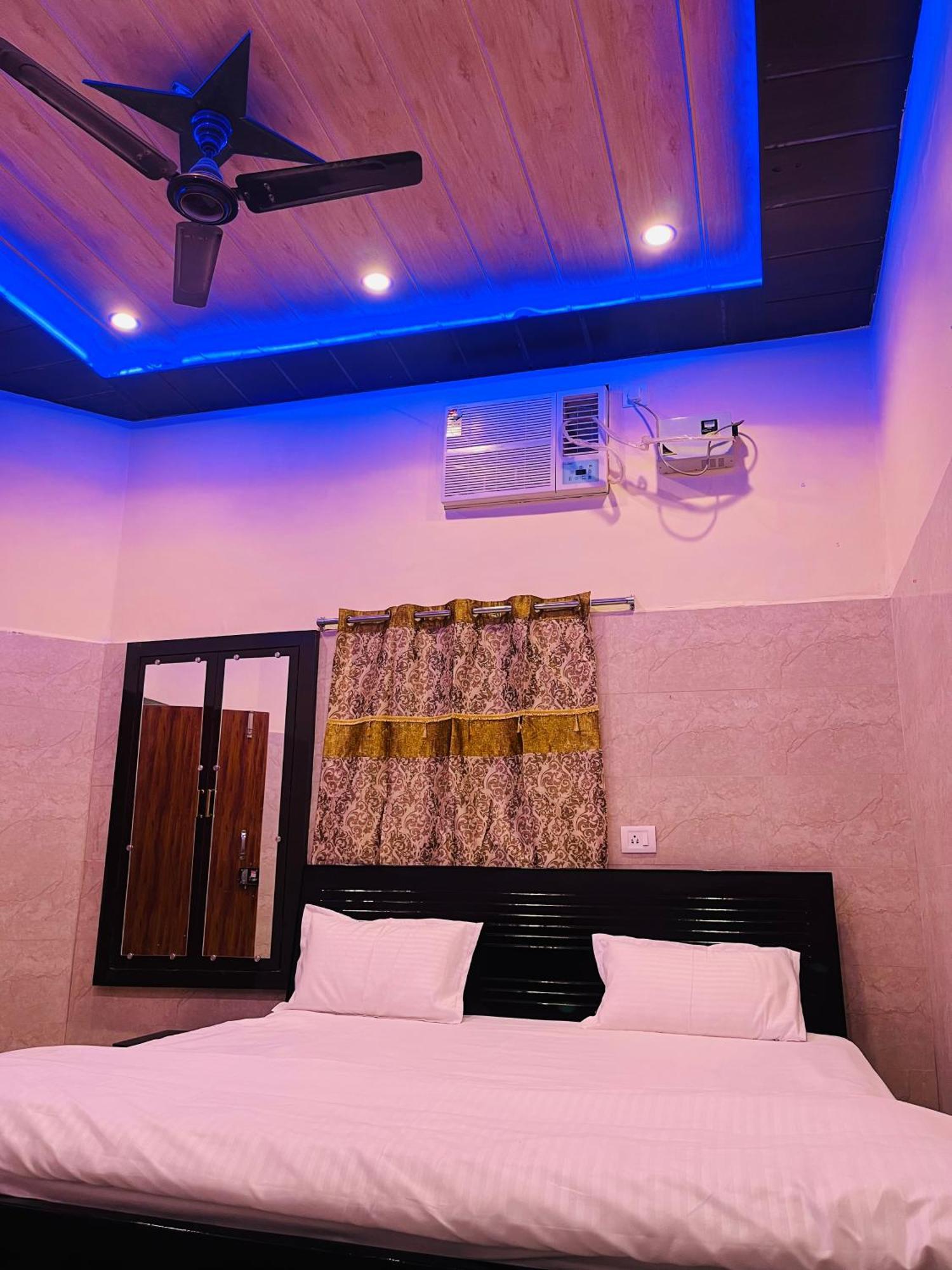 Saroja Paying Guest House Váránaszi Kültér fotó