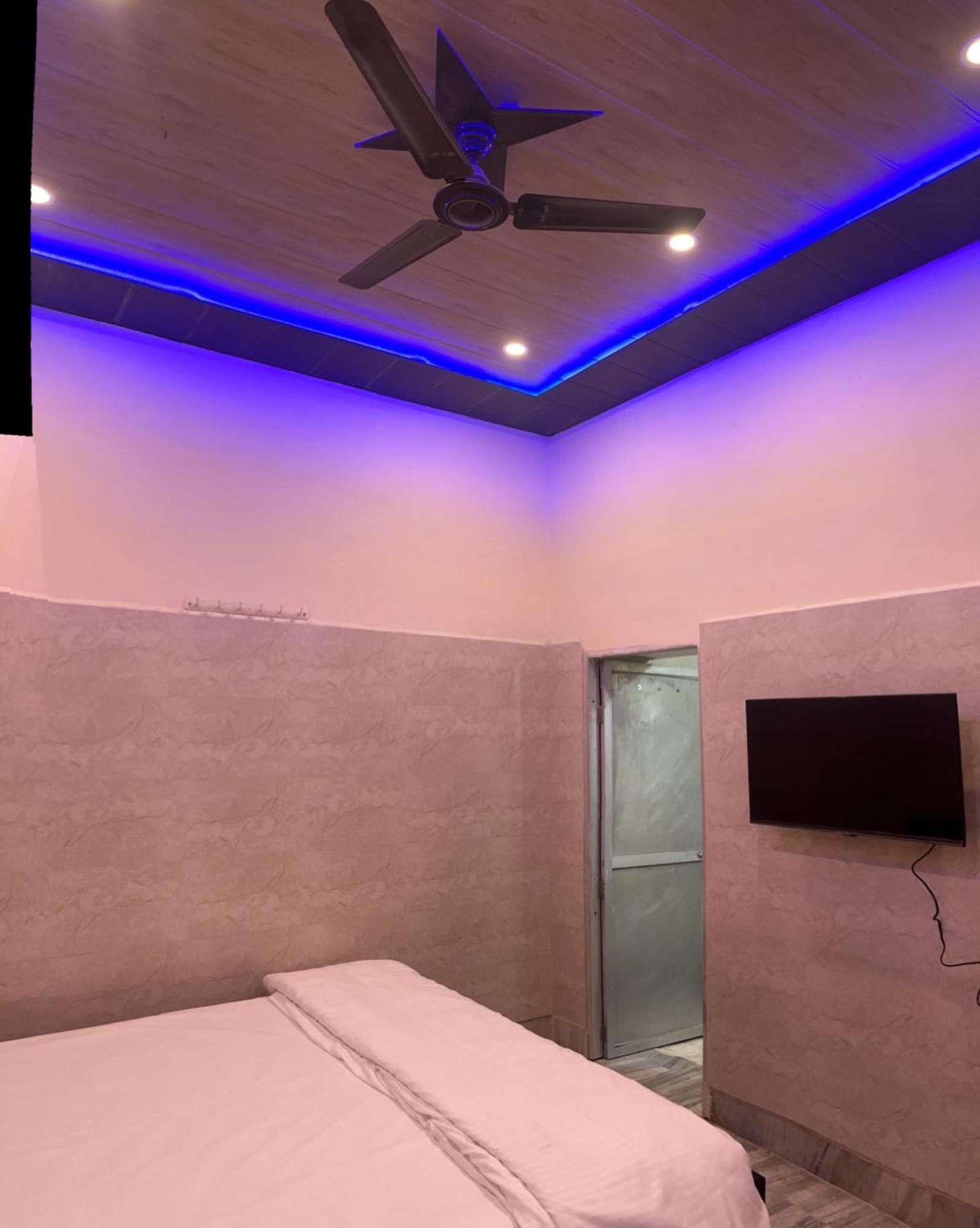 Saroja Paying Guest House Váránaszi Kültér fotó
